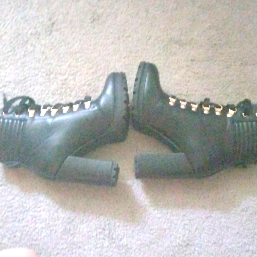 Black boot heels size 6'5 brand justfab